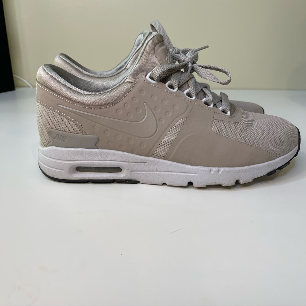 Nike air max sneakers. Womens 7.5. Light grey